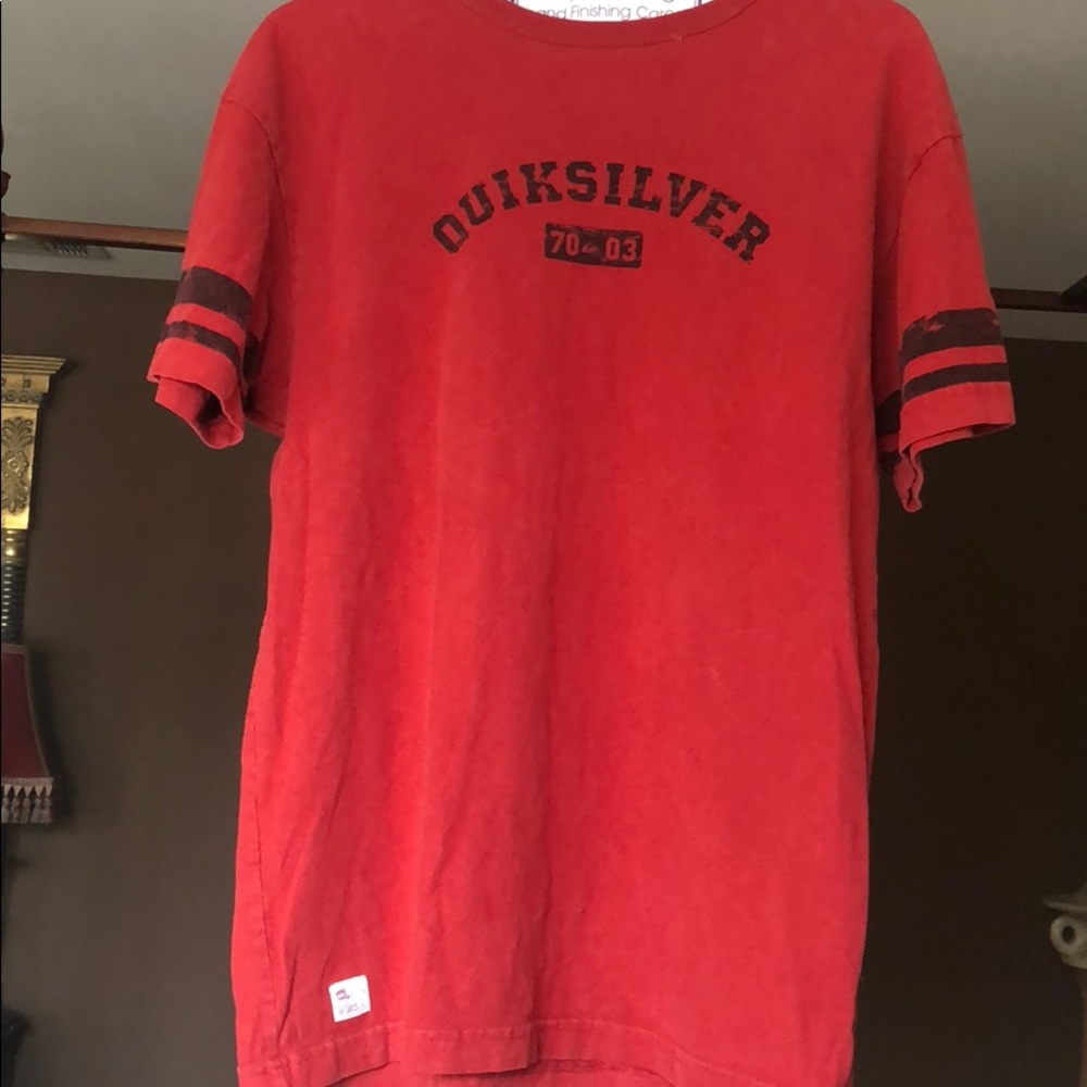 Quicksilver men’s red T-shirt